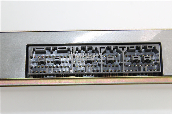 クローラー掘削機のコントローラー コンピュータ板SK200-2 SK100-2 SK200-5 SK200-5.5